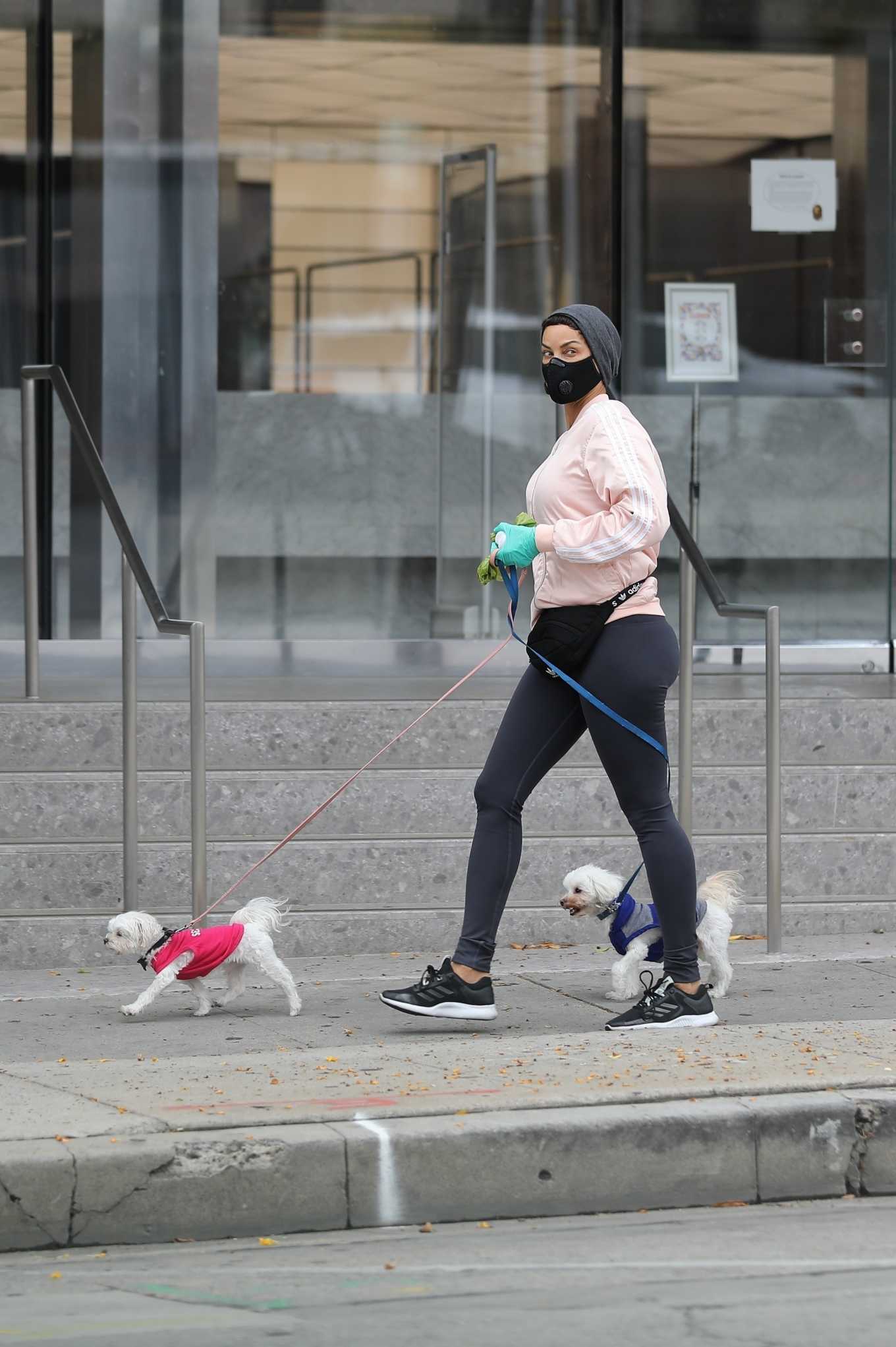 Nicole Murphy - Takes her dog for a walk during Coronavirus lockdown in Beverly Hills