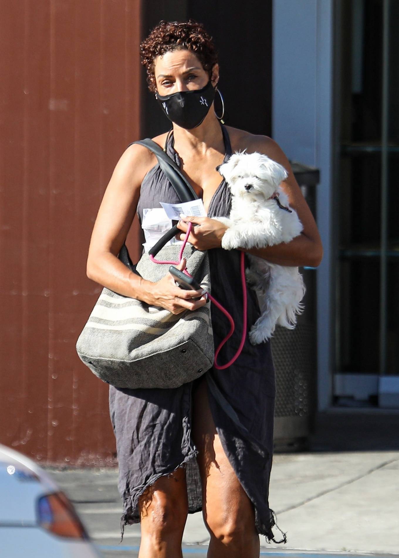 Nicole Murphy 2021 : Nicole Murphy – Takes her dog out in Beverly Hills-03