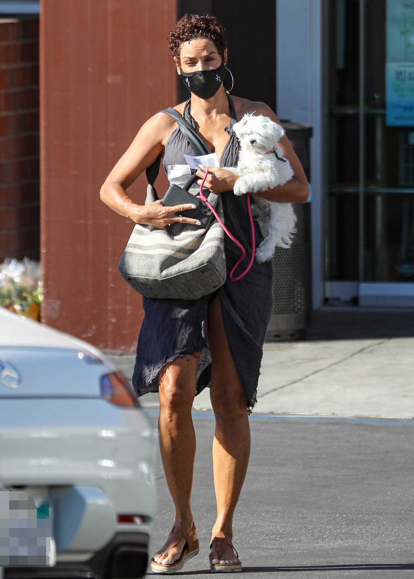 Nicole Murphy 2021 : Nicole Murphy – Takes her dog out in Beverly Hills-05