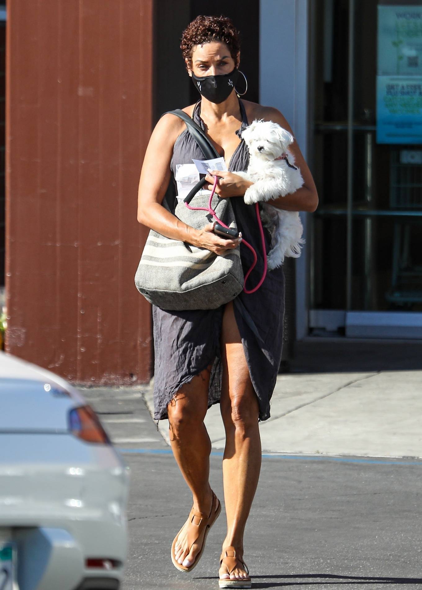 Nicole Murphy 2021 : Nicole Murphy – Takes her dog out in Beverly Hills-09