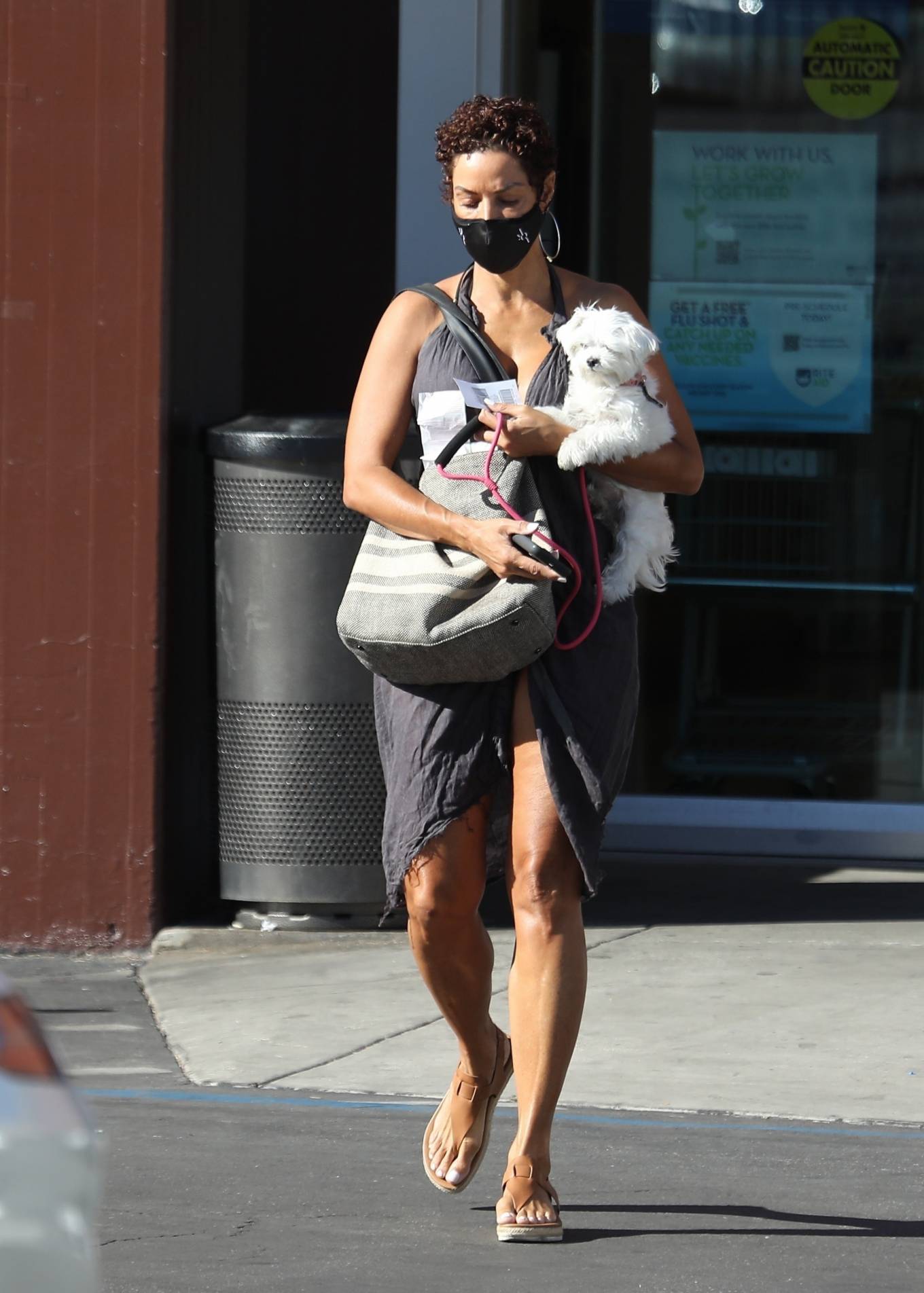 Nicole Murphy 2021 : Nicole Murphy – Takes her dog out in Beverly Hills-10