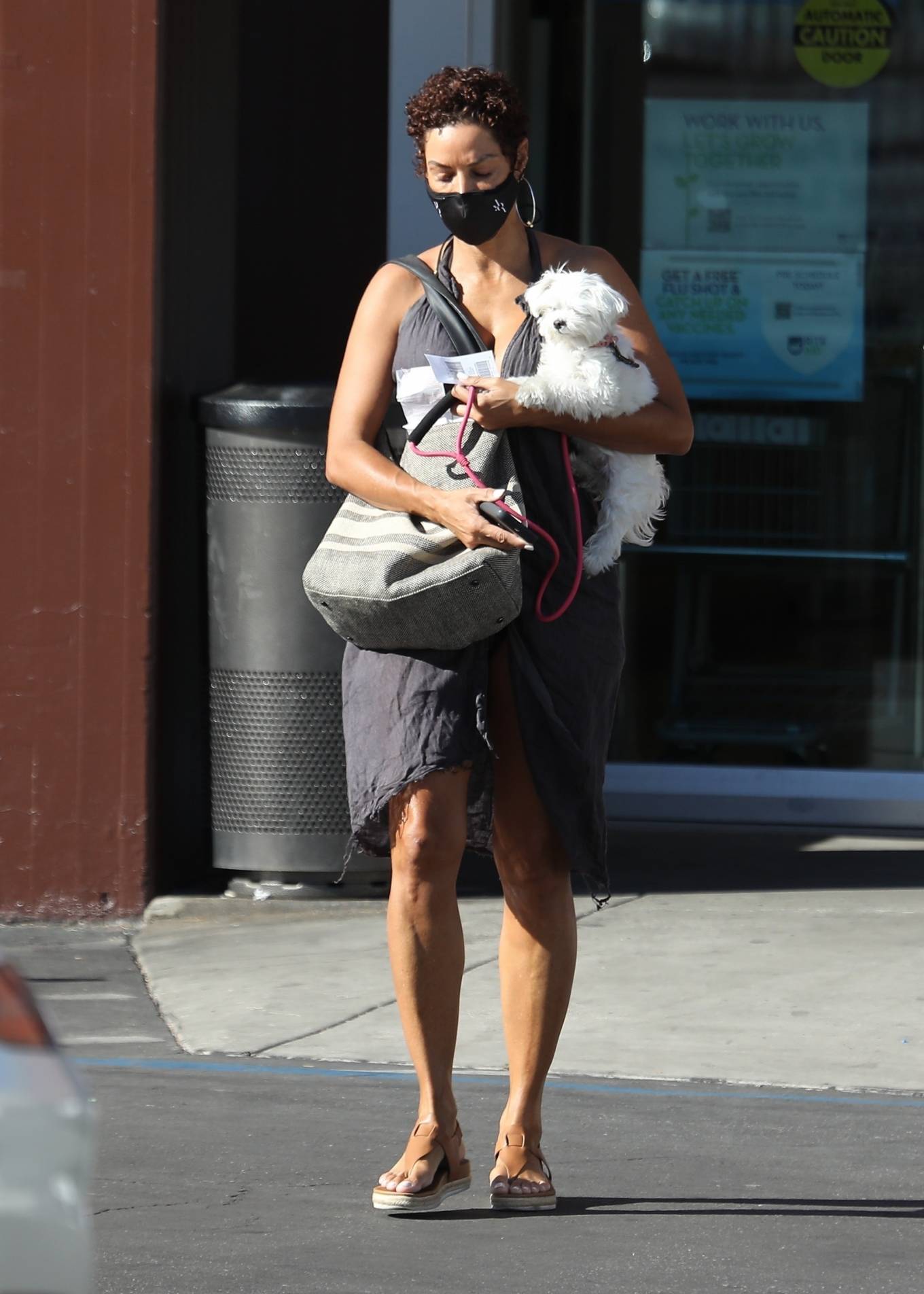 Nicole Murphy 2021 : Nicole Murphy – Takes her dog out in Beverly Hills-20