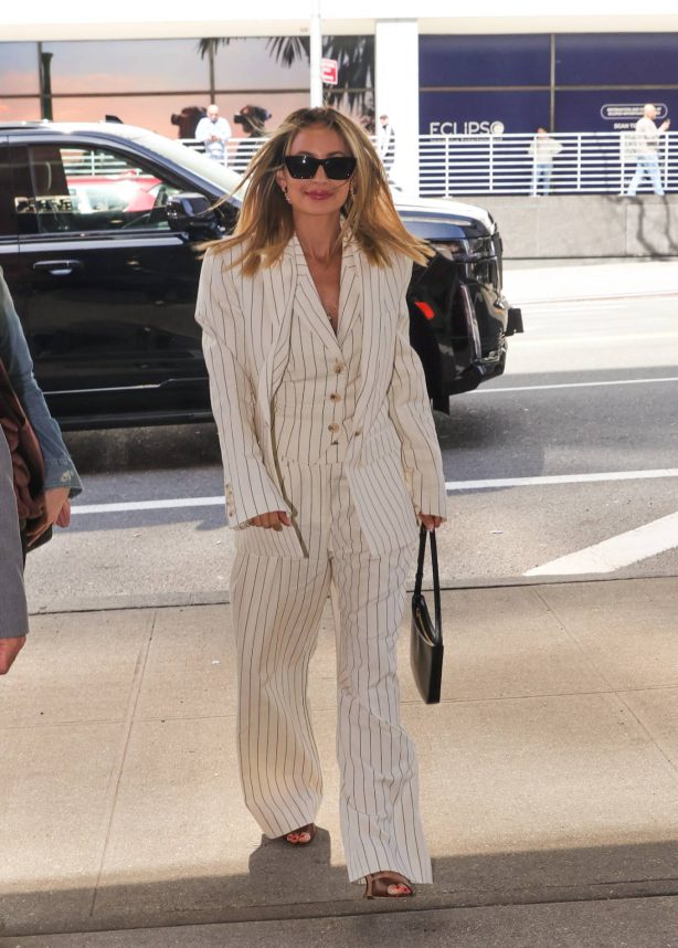 Nicole Richie - Arriving to the Drew Barrymore Show this afternoon in New York