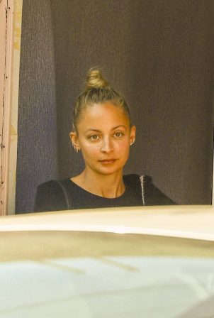 Nicole Richie - Going to a Nail Salon in Studio City