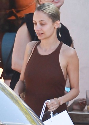 Nicole Richie - Leaving Zinc Cafe in Beverly Hills