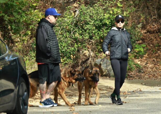 Nicole Richie - With Joel Madden walk with their dogs in Los Angeles