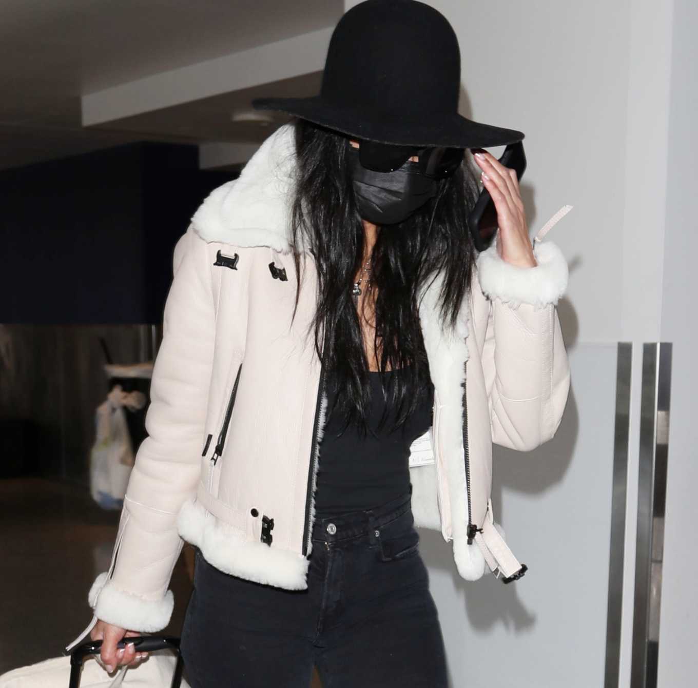 Nicole Scherzinger 2020 : Nicole Scherzinger – In a low-cut black tank top and skinny black shoes at LAX airport-06