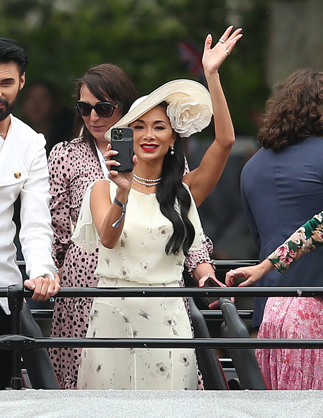 Nicole Scherzinger - With Holly Willoughby On an open top bus at the Platinum Jubilee Pageant