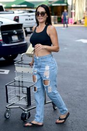 Nikki Bella - Grocery Shopping in Los Angeles