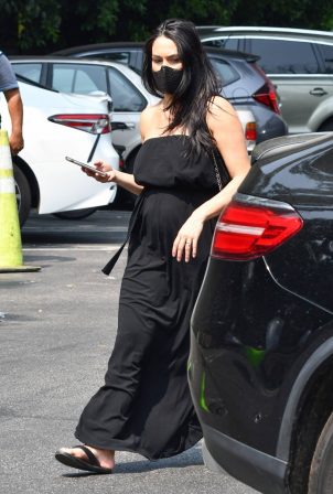Nikki Bella - Shopping at Whole Foods in Studio City
