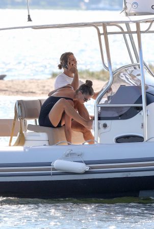 Nina Agdal - Spotted on boat in The Hamptons