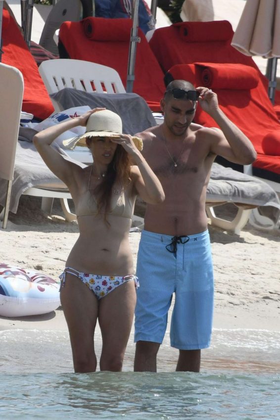 Nina Zilli and Omar Hassan - Seen on vacation on the beach in Provence-Alpes-Côte d’Azur