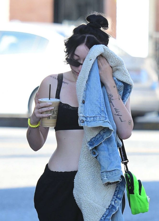 Noah Cyrus - Out for lunch in Los Angeles