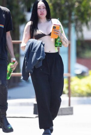 Noah Cyrus - Out in Los Angeles
