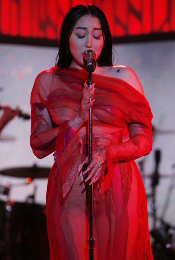 Noah Cyrus - Performing at Jimmy Kimmel live in L.A