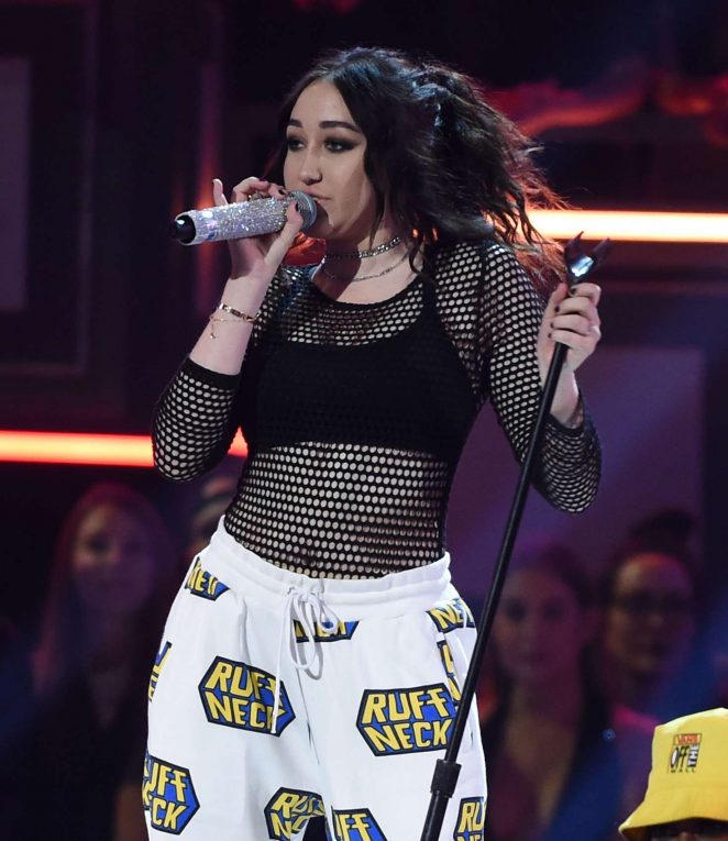 Noah Cyrus - Performs at 2017 MTV Movie And TV Awards in Los Angeles