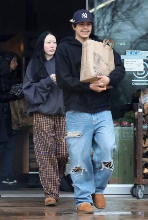 Noah Cyrus - With a mystery man leave Erewhon in Calabasas