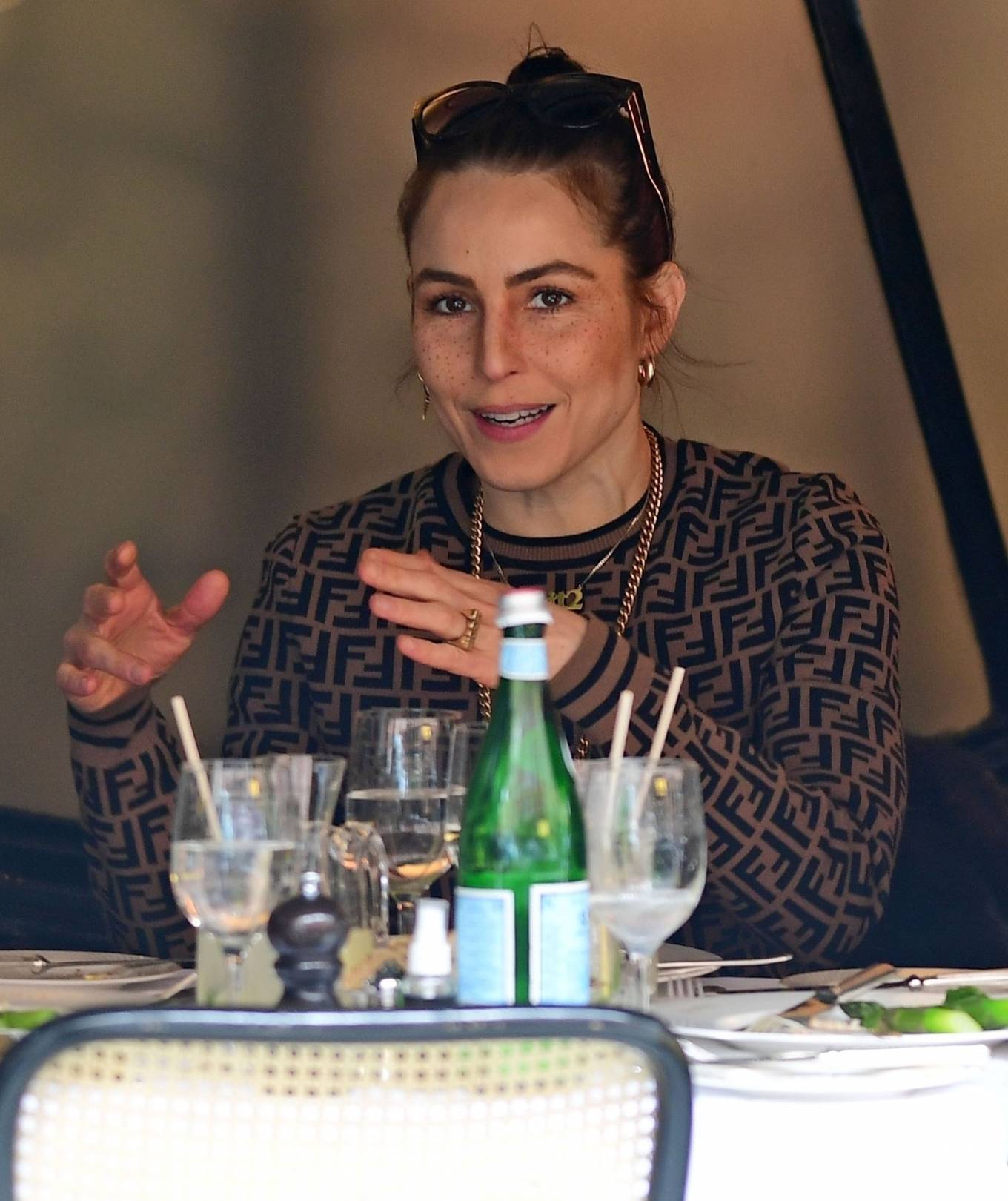 Noomi Rapace 2021 : Noomi Rapace – Lunch candids with friends at Scotts Restaurant in London-01