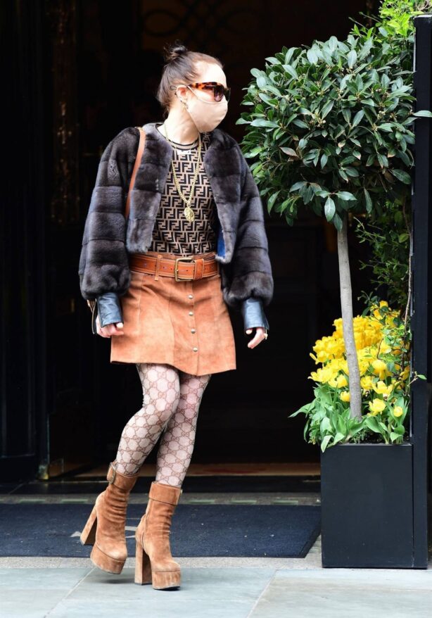 Noomi Rapace - Lunch candids with friends at Scott's Restaurant in London