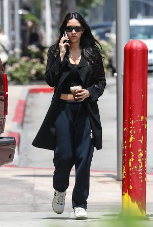 Noor Alfallah - Shows off her post-baby body while grabbing coffee in Los Angeles