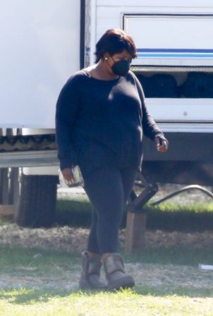 Octavia Spencer - on the set of 'Truth Be Told' in Los Angeles