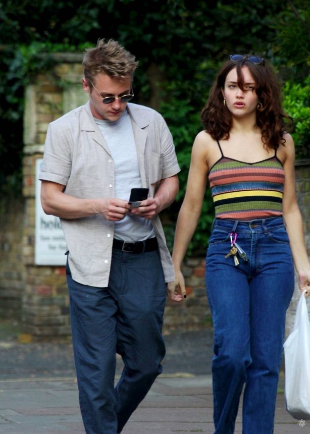 Olivia Cooke and Ben Hardy - Shopping for supplies in Primrose Hills