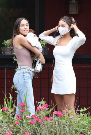Olivia Culpo - Seen at 'Back 40' with her sister in Kingston