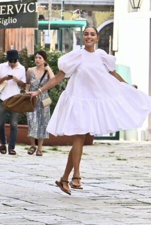 Olivia Culpo - Steps out in Venice