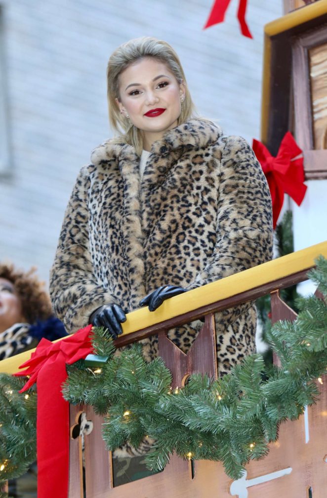 Olivia Holt - Macy's Thanksgiving Day Parade in NYC
