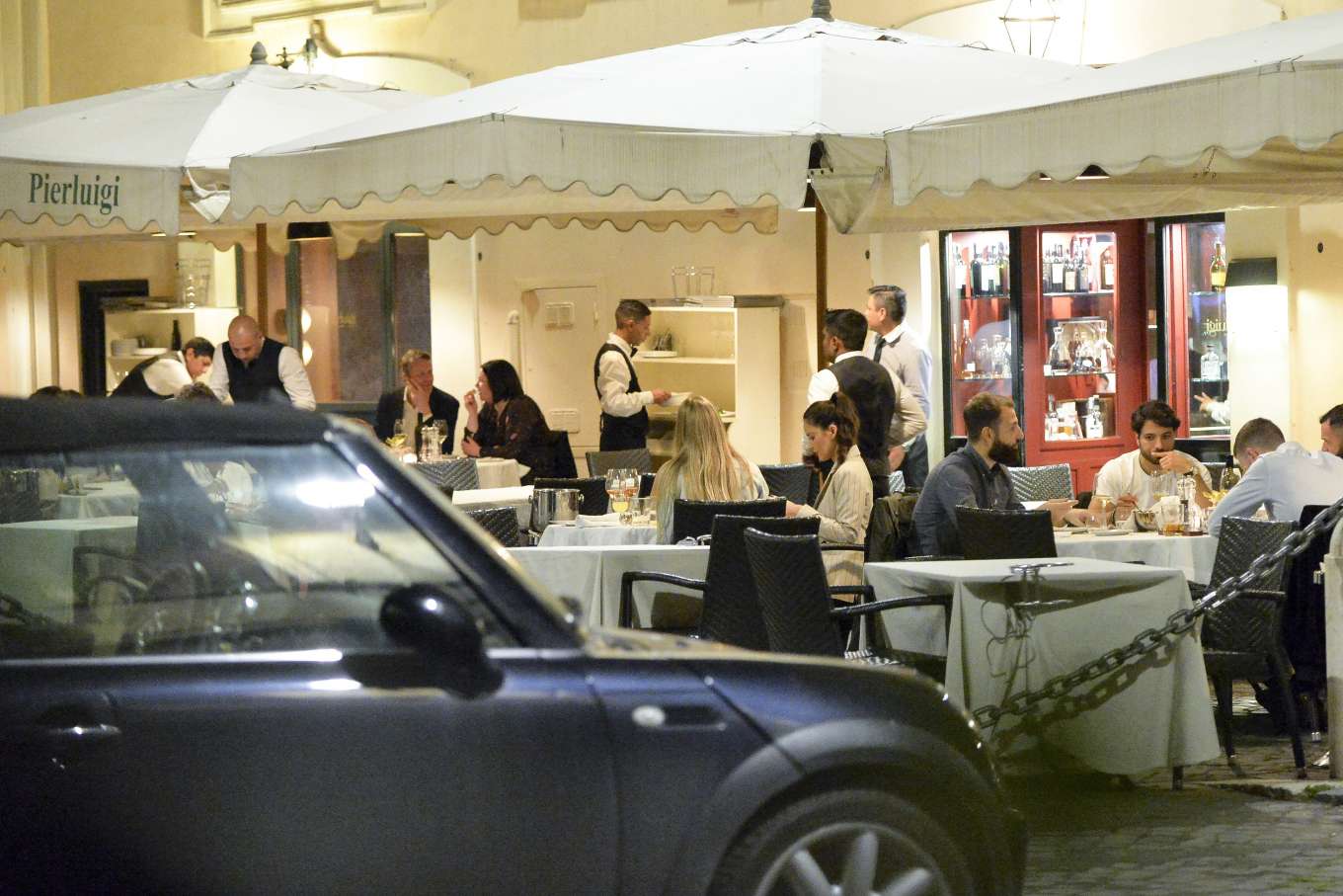 Olivia Munn â€“ Out for dinner at Pierluigi in Rome
