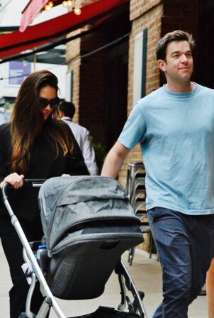 Olivia Munn - With John Mulaney are spotted in New York