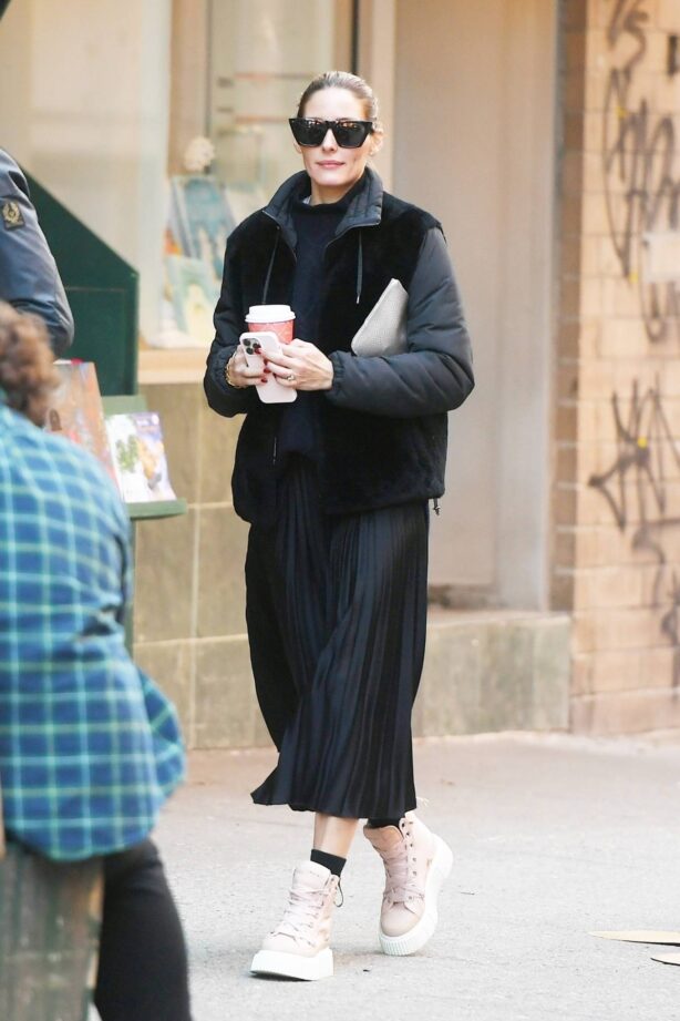 Olivia Palermo - Grabs coffee in SoHo - New York