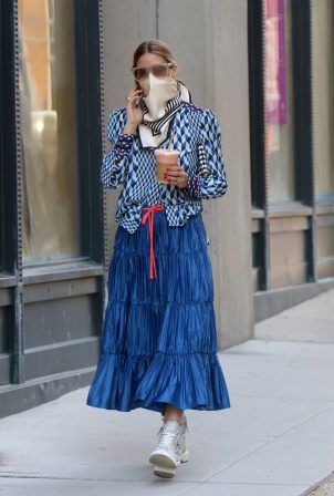 Olivia Palermo - In a retro outfit in Downtown