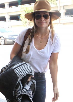 Olivia Wilde - Arrives at Los Angeles International Airport