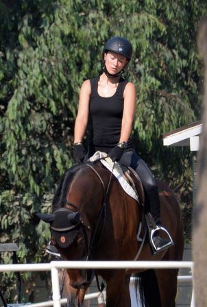 Olivia Wilde - Horseback riding candids in Thousand Oaks - California