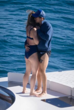 Olivia Wilde - In a bikini with Harry Styles