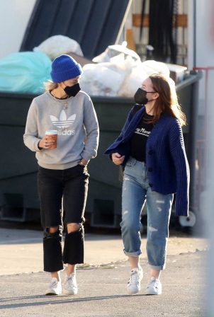 Olivia Wilde - on the set of 'Don't Worry Darling' in Los Angeles