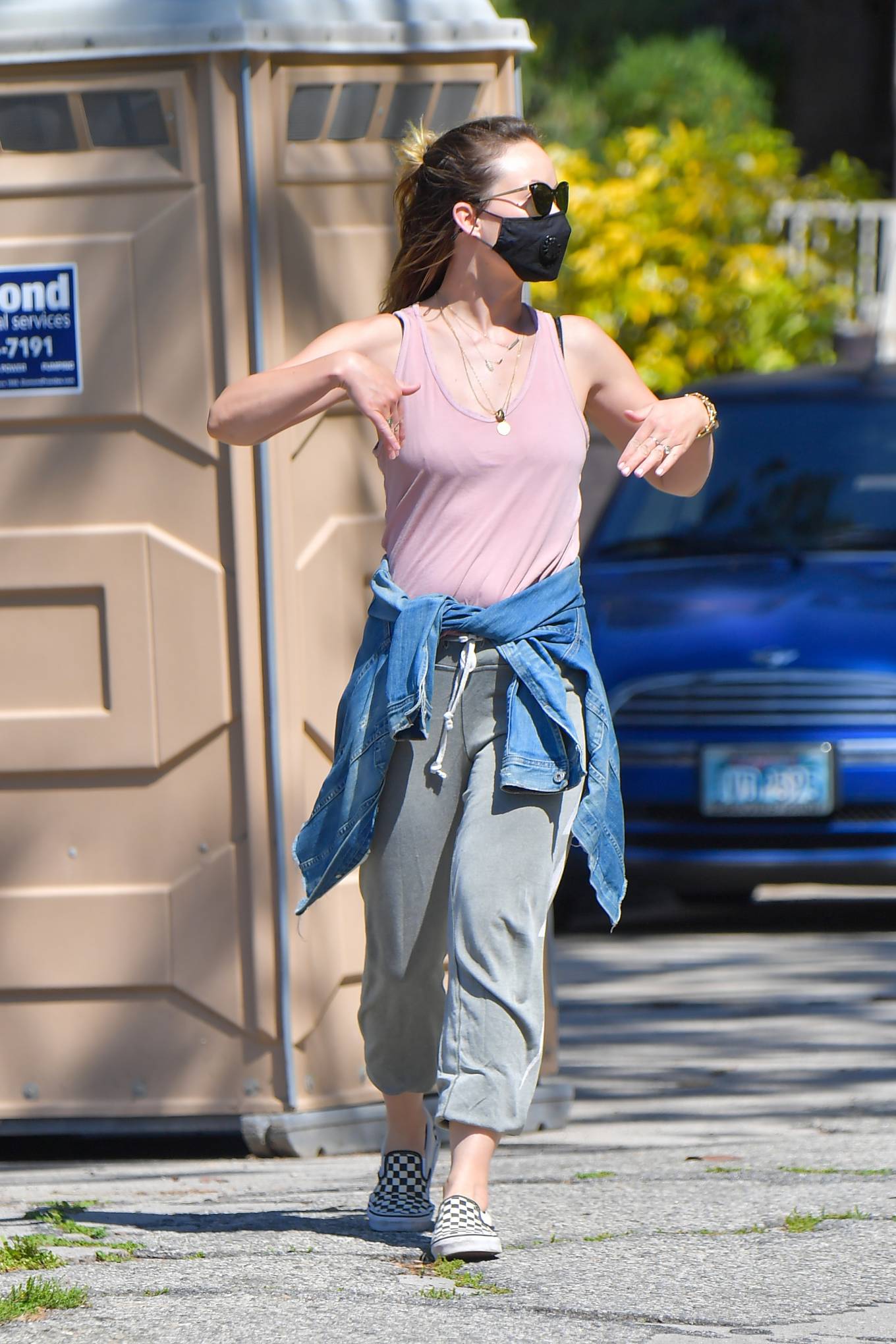 Olivia Wilde 2020 : Olivia Wilde – Takes a walk with a friend in Santa Monica-05