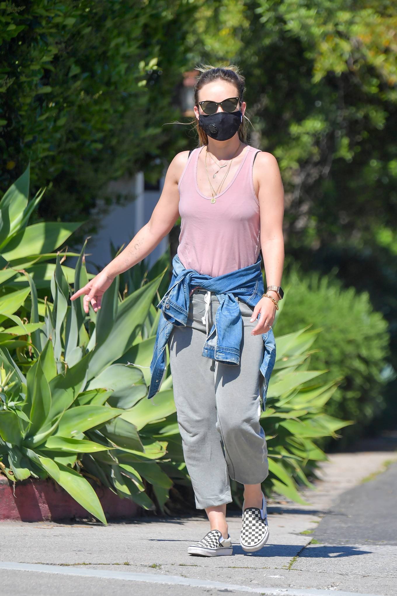 Olivia Wilde 2020 : Olivia Wilde – Takes a walk with a friend in Santa Monica-08