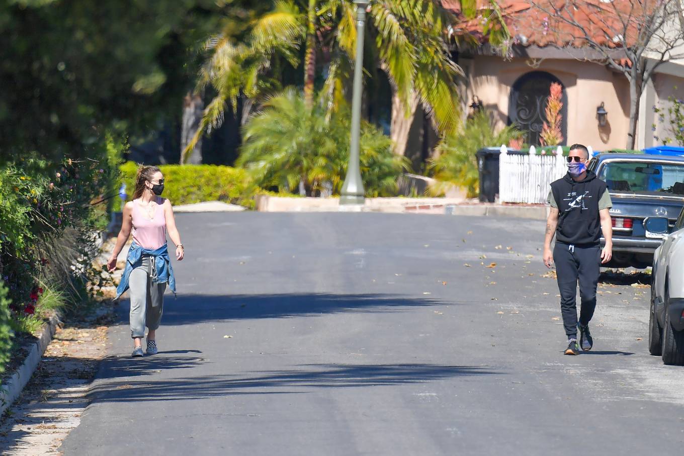 Olivia Wilde 2020 : Olivia Wilde – Takes a walk with a friend in Santa Monica-23