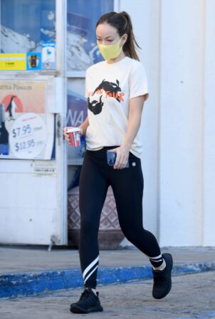 Olivia Wilde - Wears a T-shirt From Boyfriend Harry Styles Tour in Los Angeles