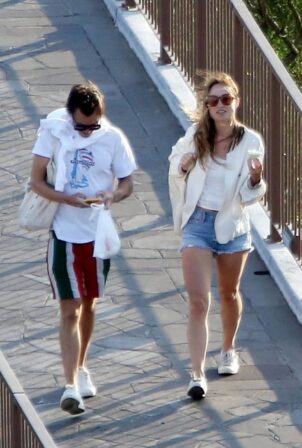 Olivia Wilde - With and Harry Styles on a holiday in Italy