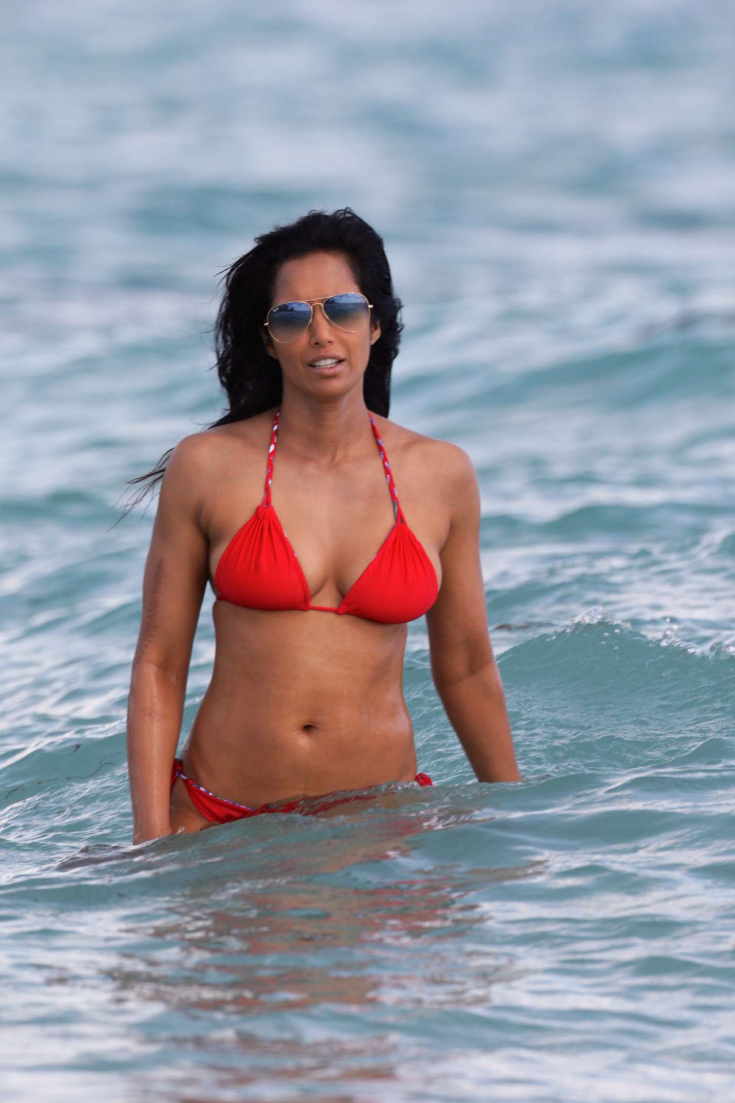 [Image: Padma-Lakshmi-86-Hot-Bikini-Pics--25.jpg]