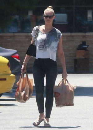 Paige Butcher - Shopping at Ralph's in Studio City