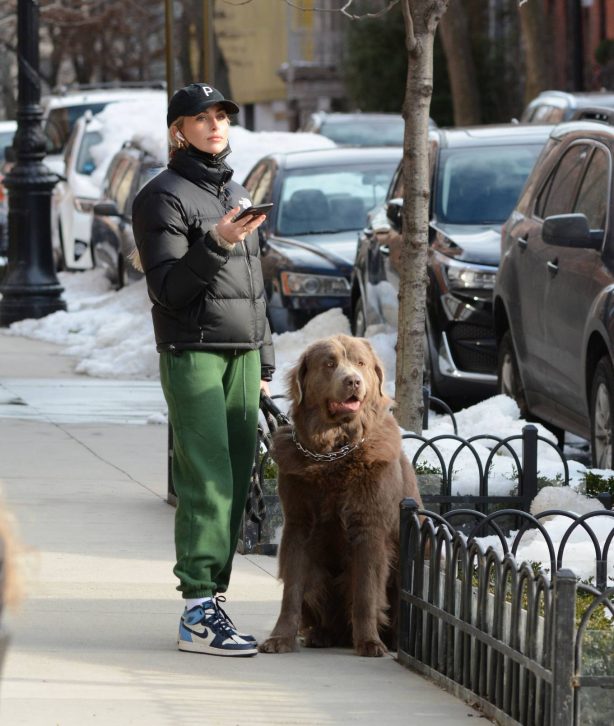 Paige Lorenze - Spotted walking her big dog in New York