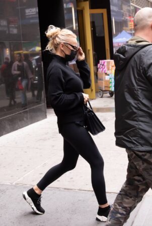 Pamela Anderson - Exits 'Chicago' rehearsals in New York