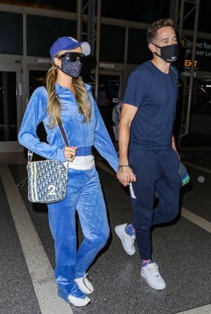 Paris Hilton - Arriving at LAX airport in Los Angeles