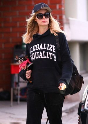 Paris Hilton - heading to the hair salon in Los Angeles