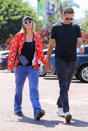 Paris Hilton - wears patriotic colors while out shopping in Malibu