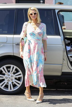 Paris Hilton - With Carter Reum shopping candids in Malibu